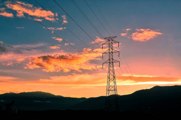 லேட்டிஸ் டவர் மற்றும் மோனோபோல் இடையே உள்ள வேறுபாடுகள்