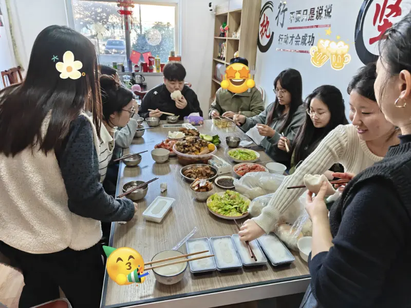 தன்னிச்சையான மதிய உணவு நீடித்த அலுவலகப் பிணைப்புகளை உருவாக்குகிறது